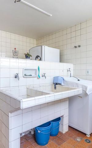 Casa à venda com 460m², 4 quartos e 4 vagas Casa à venda com 460m², 4 quartos e 4 vagasÁrea de Serviço