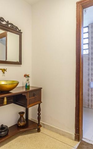 Casa à venda com 460m², 4 quartos e 4 vagas Casa à venda com 460m², 4 quartos e 4 vagasLavabo