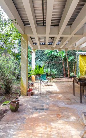 Casa à venda com 460m², 4 quartos e 4 vagas Casa à venda com 460m², 4 quartos e 4 vagasQuintal