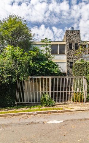 Casa à venda com 460m², 4 quartos e 4 vagas Casa à venda com 460m², 4 quartos e 4 vagasFachada