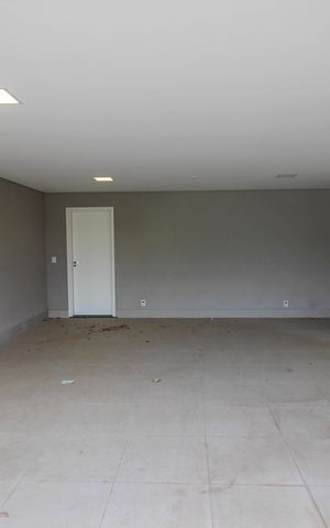 Casa de condomínio para alugar com 405m², 3 quartos e 2 vagas Casa de condomínio para alugar com 405m², 3 quartos e 2 vagasFachada