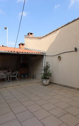 Casa à venda com 205m², 3 quartos e 4 vagasQuintal