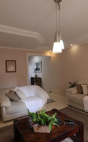 Casa à venda com 205m², 3 quartos e 4 vagasSala
