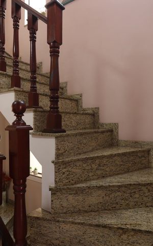 Casa à venda com 205m², 3 quartos e 4 vagasEscada