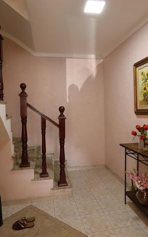 Casa à venda com 205m², 3 quartos e 4 vagasSala