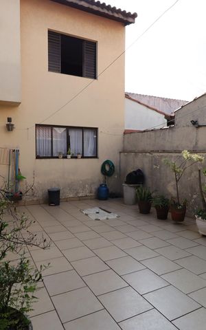 Casa à venda com 205m², 3 quartos e 4 vagasQuintal