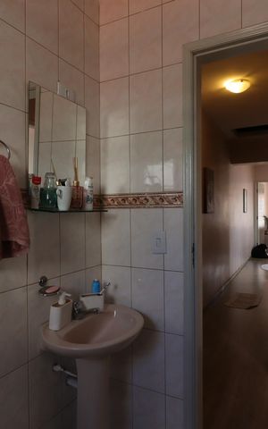Casa à venda com 205m², 3 quartos e 4 vagasBanheiro Social