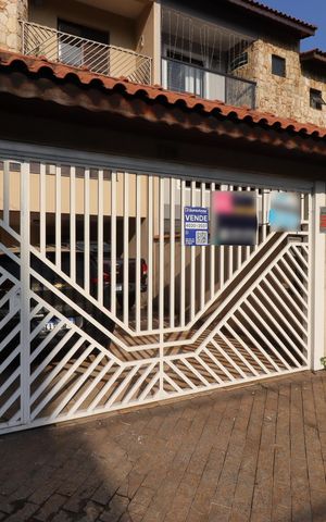 Casa à venda com 205m², 3 quartos e 4 vagasFachada