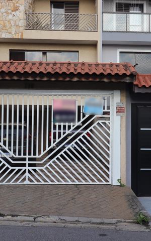 Casa à venda com 205m², 3 quartos e 4 vagasFachada