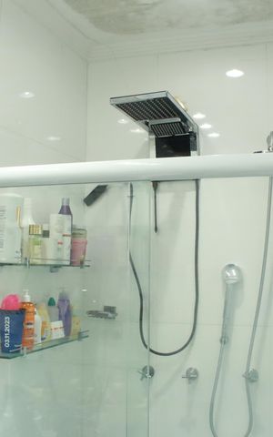 Casa à venda com 250m², 3 quartos e 4 vagasBanheiro do Quarto 1