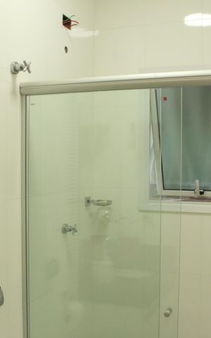 Casa à venda com 250m², 3 quartos e 4 vagasBanheiro de serviço