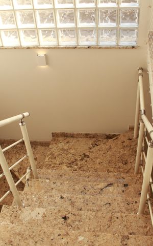 Casa à venda com 250m², 3 quartos e 4 vagasEscada
