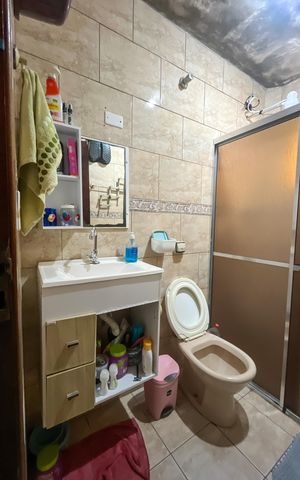 Casa à venda com 130m², 3 quartos e 2 vagas Casa à venda com 130m², 3 quartos e 2 vagasBanheiro
