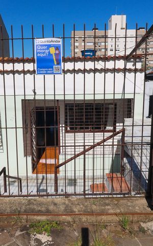 Casa à venda com 110m², 2 quartos e 1 vaga Casa à venda com 110m², 2 quartos e 1 vagaFachada