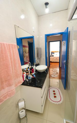 Casa à venda com 110m², 2 quartos e 1 vaga Casa à venda com 110m², 2 quartos e 1 vagaBanheiro