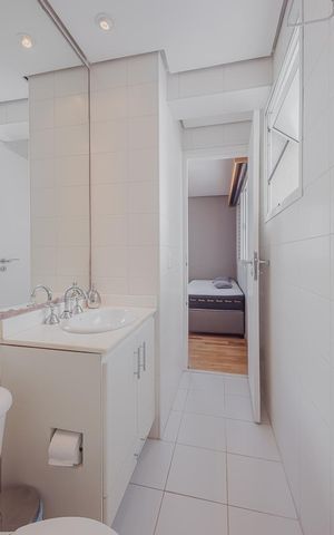 Apartamento à venda com 74m², 2 quartos e 2 vagasBanheiro da Suíte 1