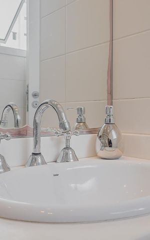 Apartamento à venda com 74m², 2 quartos e 2 vagasBanheiro da Suíte 1