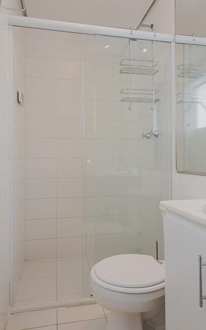 Apartamento à venda com 74m², 2 quartos e 2 vagasBanheiro da Suíte 1