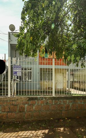 Casa à venda com 210m², 4 quartos e 3 vagasFachada