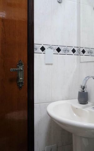 Casa à venda com 168m², 3 quartos e 2 vagasBanheiro