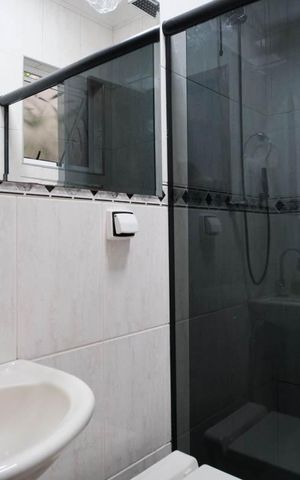 Casa à venda com 168m², 3 quartos e 2 vagasBanheiro