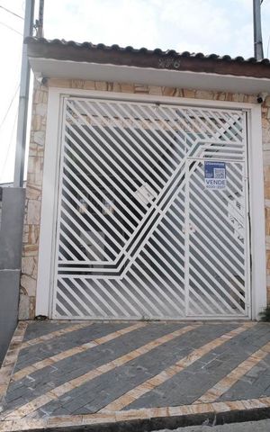 Casa à venda com 168m², 3 quartos e 2 vagasFachada
