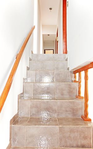Casa à venda com 300m², 3 quartos e 4 vagasEscada
