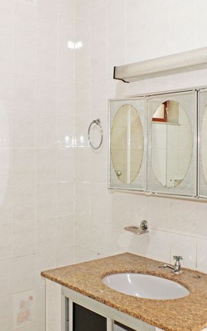 Casa à venda com 300m², 3 quartos e 4 vagasBanheiro de Serviço