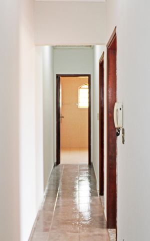 Casa à venda com 300m², 3 quartos e 4 vagasCorredor