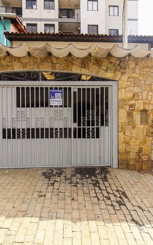 Casa à venda com 86m², 2 quartos e 2 vagas Casa à venda com 86m², 2 quartos e 2 vagasFachada + Placa