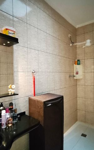 Casa à venda com 180m², 2 quartos e 6 vagas Casa à venda com 180m², 2 quartos e 6 vagasBanheiro Suíte