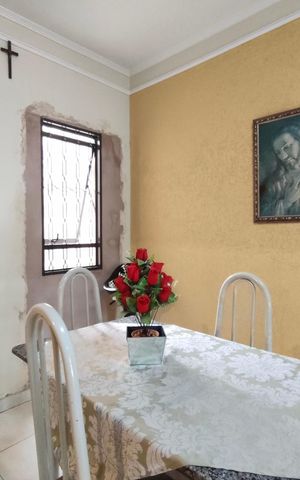 Casa à venda com 180m², 2 quartos e 6 vagas Casa à venda com 180m², 2 quartos e 6 vagasSala de Jantar