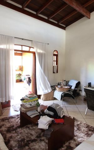 Casa à venda com 128m², 4 quartos e 2 vagasHall