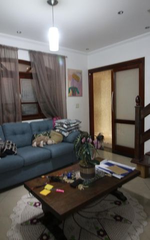 Casa à venda com 128m², 4 quartos e 2 vagasSala