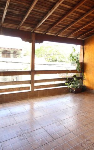 Casa à venda com 128m², 4 quartos e 2 vagasVaranda