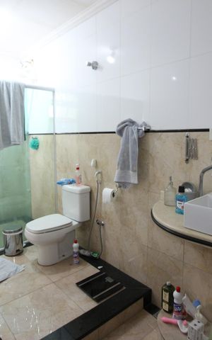Casa à venda com 128m², 4 quartos e 2 vagasBanheiro da Suíte