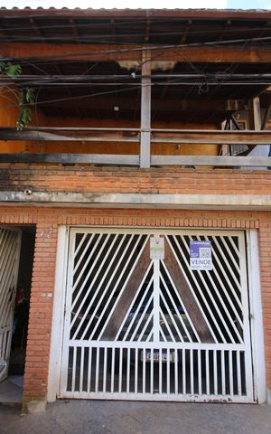 Casa à venda com 128m², 4 quartos e 2 vagasFachada