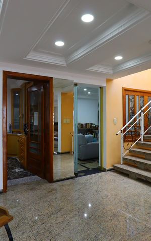 Casa à venda com 420m², 3 quartos e 8 vagasSala