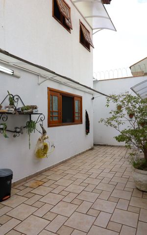Casa à venda com 420m², 3 quartos e 8 vagasQuintal