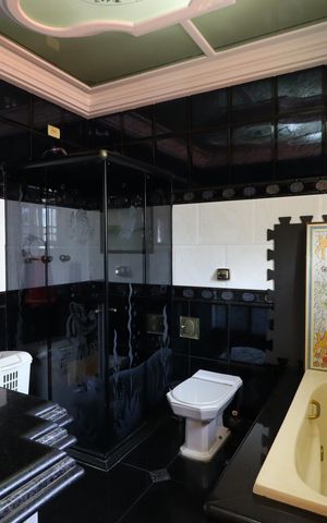 Casa à venda com 420m², 3 quartos e 8 vagasBanheiro da Suíte 2
