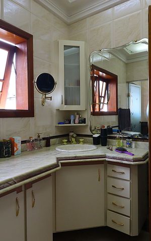 Casa à venda com 420m², 3 quartos e 8 vagasBanheiro da Suíte 1