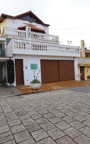 Casa à venda com 420m², 3 quartos e 8 vagasFachada