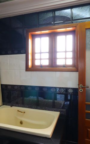Casa à venda com 420m², 3 quartos e 8 vagasBanheiro da Suíte 2
