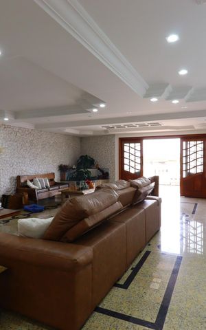 Casa à venda com 420m², 3 quartos e 8 vagasSala