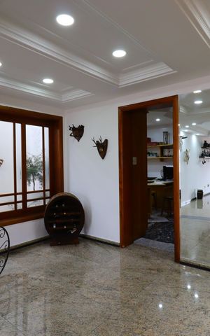 Casa à venda com 420m², 3 quartos e 8 vagasSala