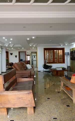 Casa à venda com 420m², 3 quartos e 8 vagasSala