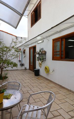 Casa à venda com 420m², 3 quartos e 8 vagasQuintal