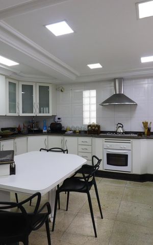 Casa à venda com 420m², 3 quartos e 8 vagasCozinha