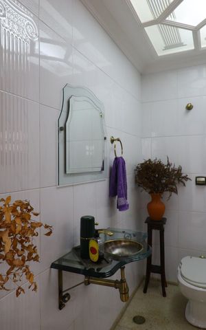 Casa à venda com 420m², 3 quartos e 8 vagasLavabo