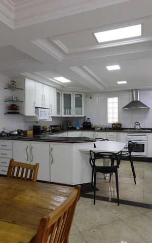 Casa à venda com 420m², 3 quartos e 8 vagasCozinha